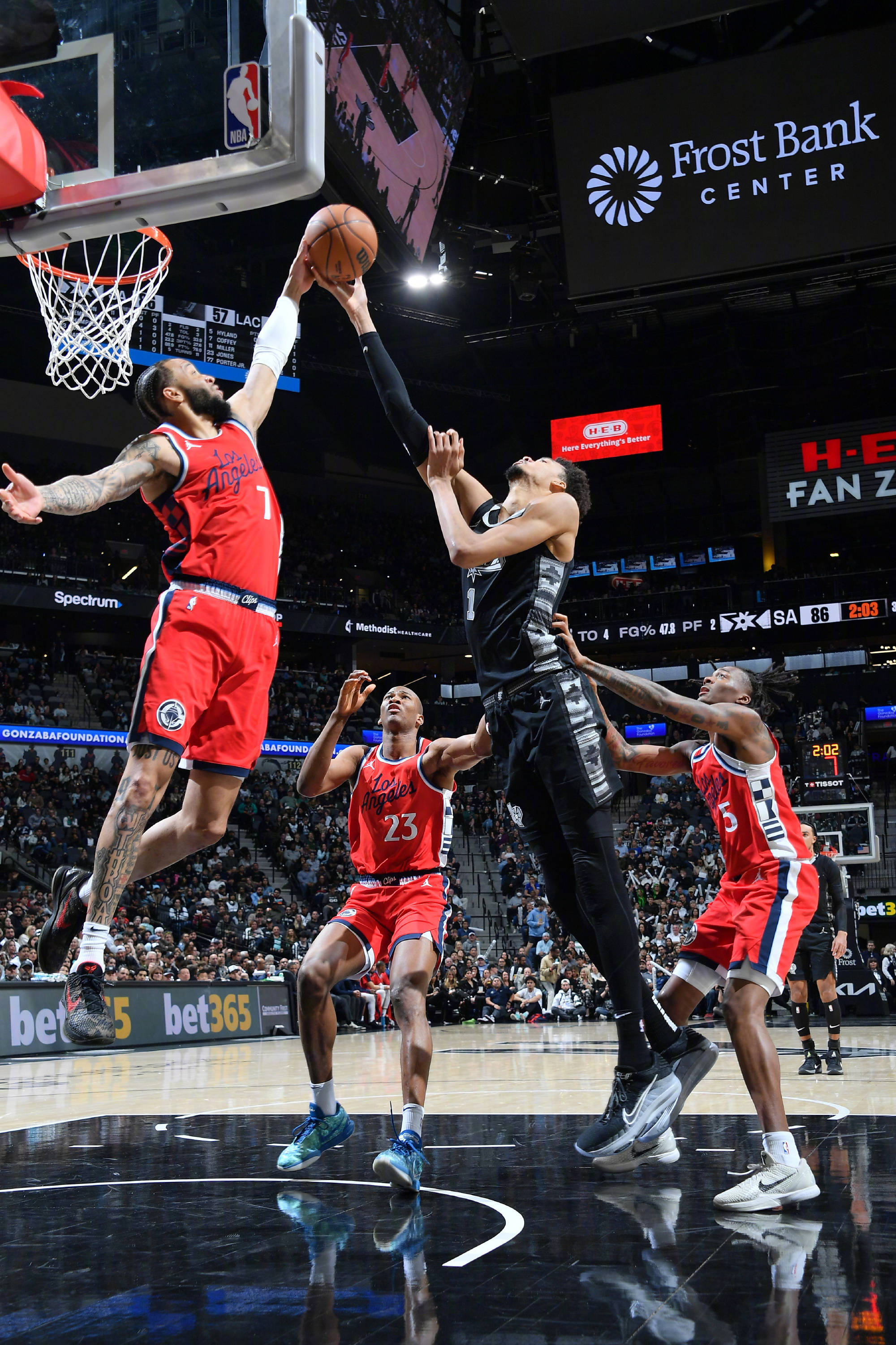 马刺鏖战掘金,乔治爆发神勇的简单介绍 马刺鏖战掘金,乔治爆发神勇的简单介绍