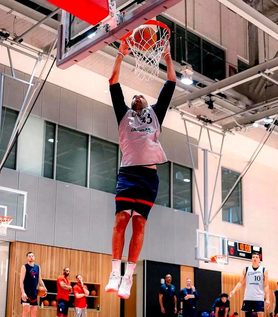 墨西哥男篮血洗雄鹿B队,西蒙斯完成帽子戏法 墨西哥男篮血洗雄鹿B队,西蒙斯完成帽子戏法