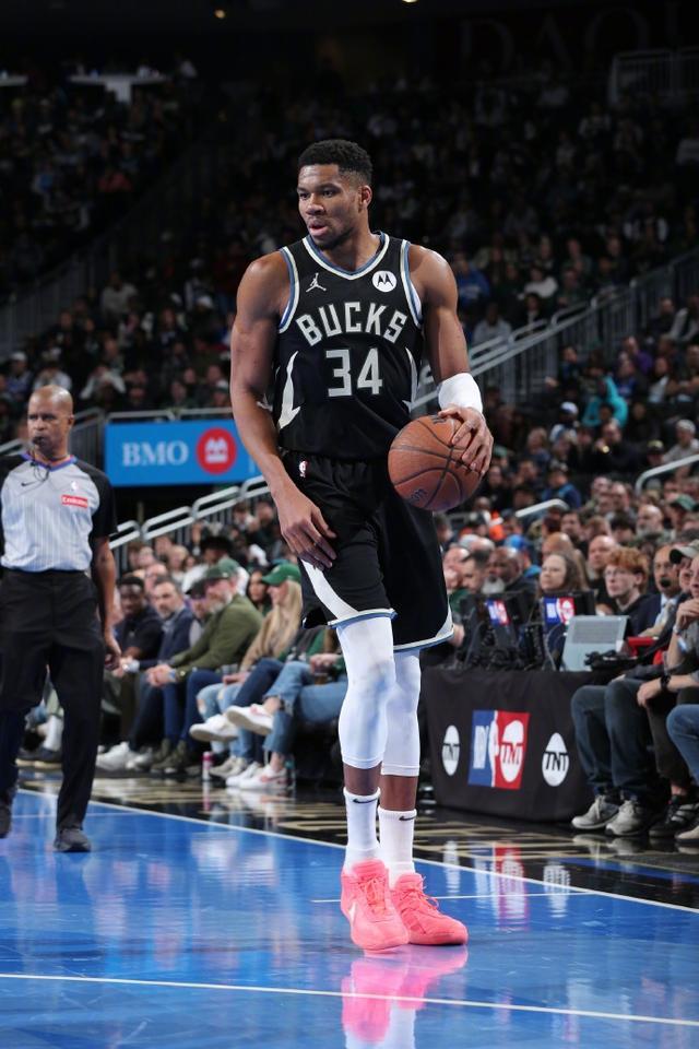 美国男篮轻取步行者,字母哥绝境逆转的简单介绍 美国男篮轻取步行者,字母哥绝境逆转的简单介绍