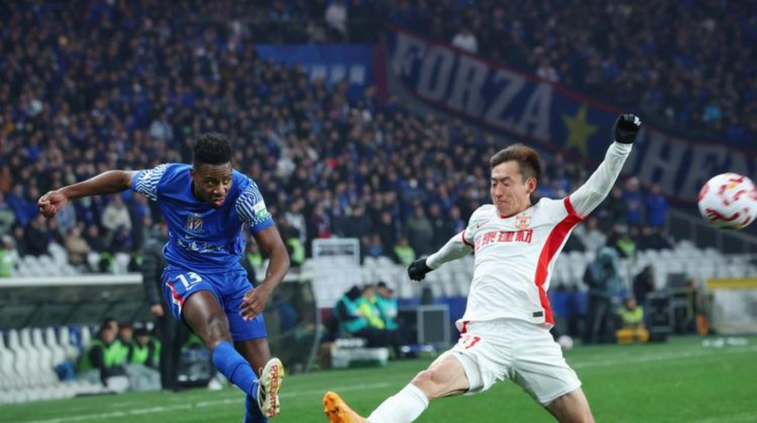 中超赛场再现惊人一幕,球员意外受伤离场的简单介绍 中超赛场再现惊人一幕,球员意外受伤离场的简单介绍