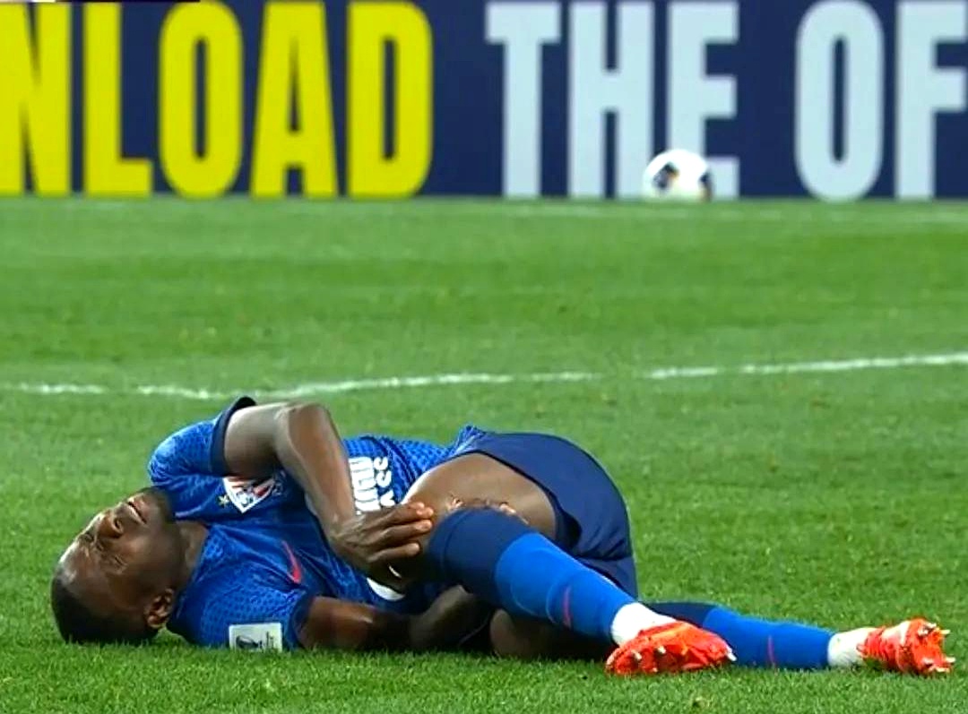 中超赛场再现惊人一幕,球员意外受伤离场的简单介绍 中超赛场再现惊人一幕,球员意外受伤离场的简单介绍