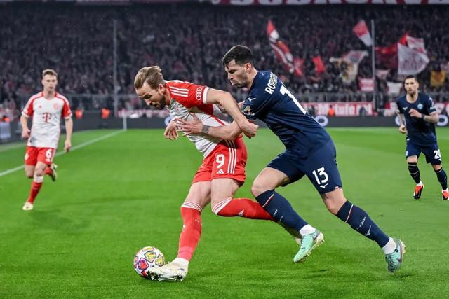 包含拜仁逆袭领跑，闯入欧冠决赛的词条