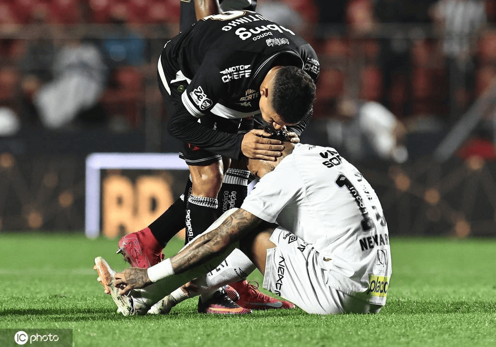 包含创纪录的球员在比赛中取得了惊人的表现的词条 包含创纪录的球员在比赛中取得了惊人的表现的词条