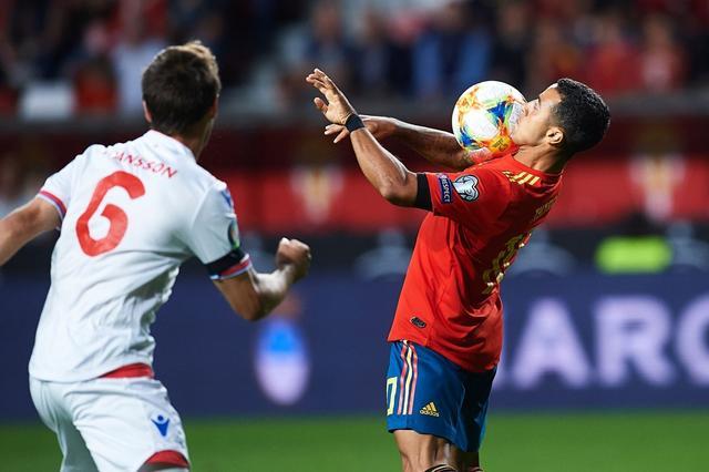 包含法罗群岛队惨败出局,无缘晋级的词条 包含法罗群岛队惨败出局,无缘晋级的词条