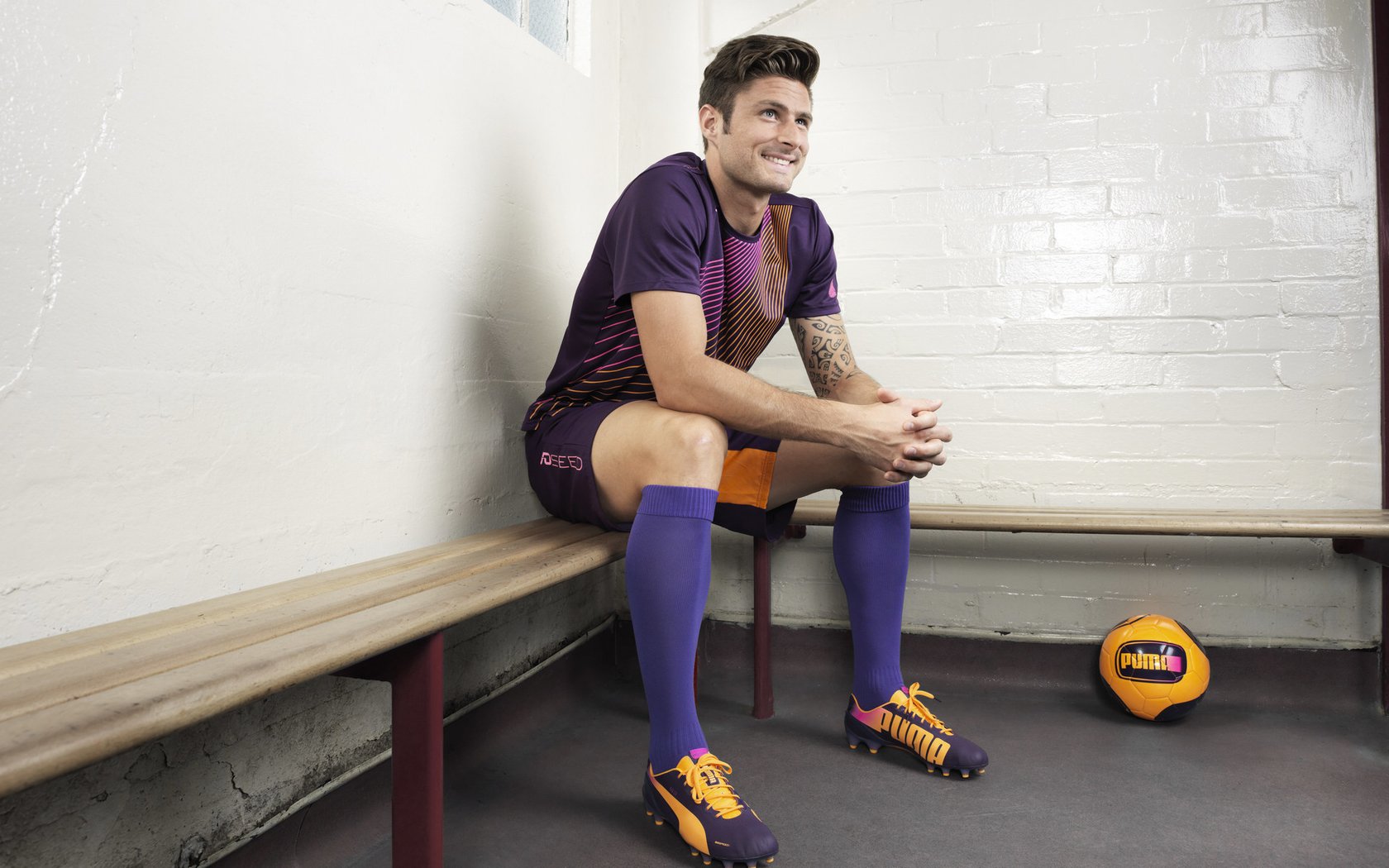 克莱式爆发引领团队风暴，马刺式连续得分压制广厦队